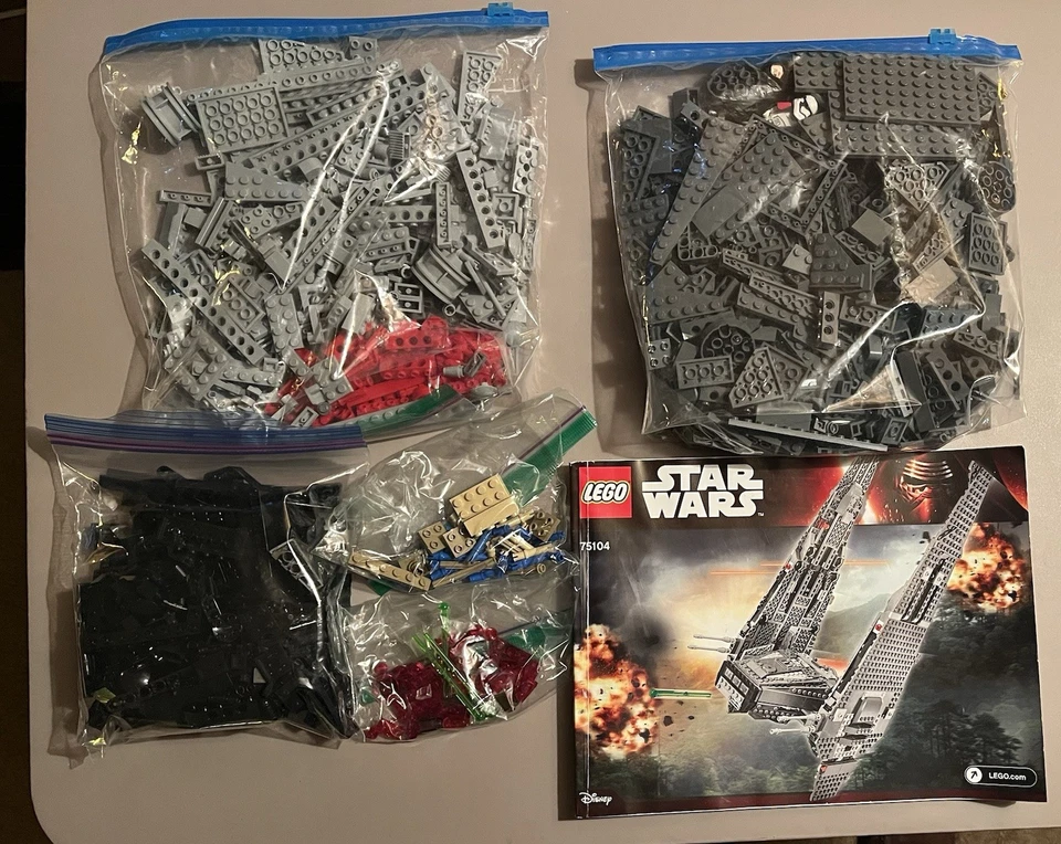 LEGO Star Wars: Kylo Ren's Command Shuttle (75104) - Image 1 of 4