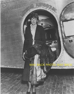 8" by 10" Photo Reprint of Amelia Earhart Arriving Via American Airlines Plane - Picture 1 of 1
