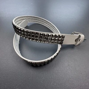 Cintura inclinabile borchie bianca punk rock gotico stile emo media piramide rivetto unisex - Foto 1 di 7