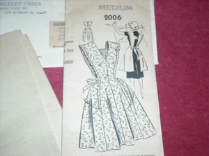 🌻 1956 FASHION SERVICE - READER MAIL #2006-BEAUTIFUL FULL APRON PATTERN MED FF - Picture 1 of 2