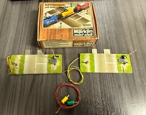 Märklin Z - 8992 - Vollautomatischer Bahnübergang m. Halbtoren - Miniclub D35 - Bild 1 von 1