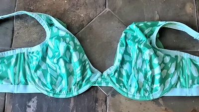 Sujetador con aros 42F Cacique High Apex con calzoncillo de corte alto 18/20 a juego Foto 1 de 4