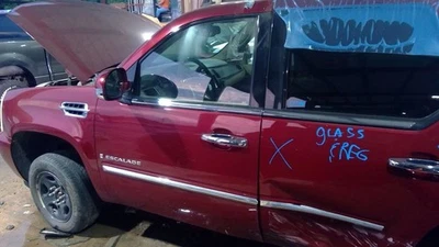 Driver Left Front Door Thru 11/14/10 Fits 07-11 ESCALADE 5137282 — 第 1/4 张图片