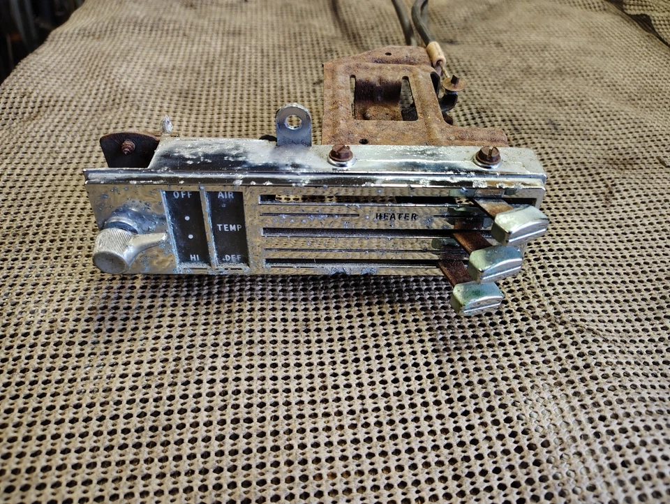 1967 Oldsmobile Cutlass Supreme 442 F85 Vista Cruiser HVAC NON A/C Heat Controls - Image 1 of 4