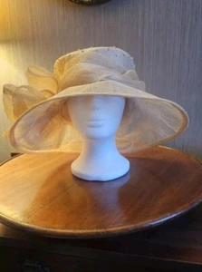 Sombrero Talla Grande Beige Boda Carreras Madre de Novia Nuevo Sombrerería Elegante - Imagen 1 de 7