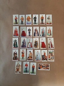 Mix Lot 24 Spieler Zigaretten Tabak Karten Krönung Serie Zeremonienkleid - Bild 1 von 9