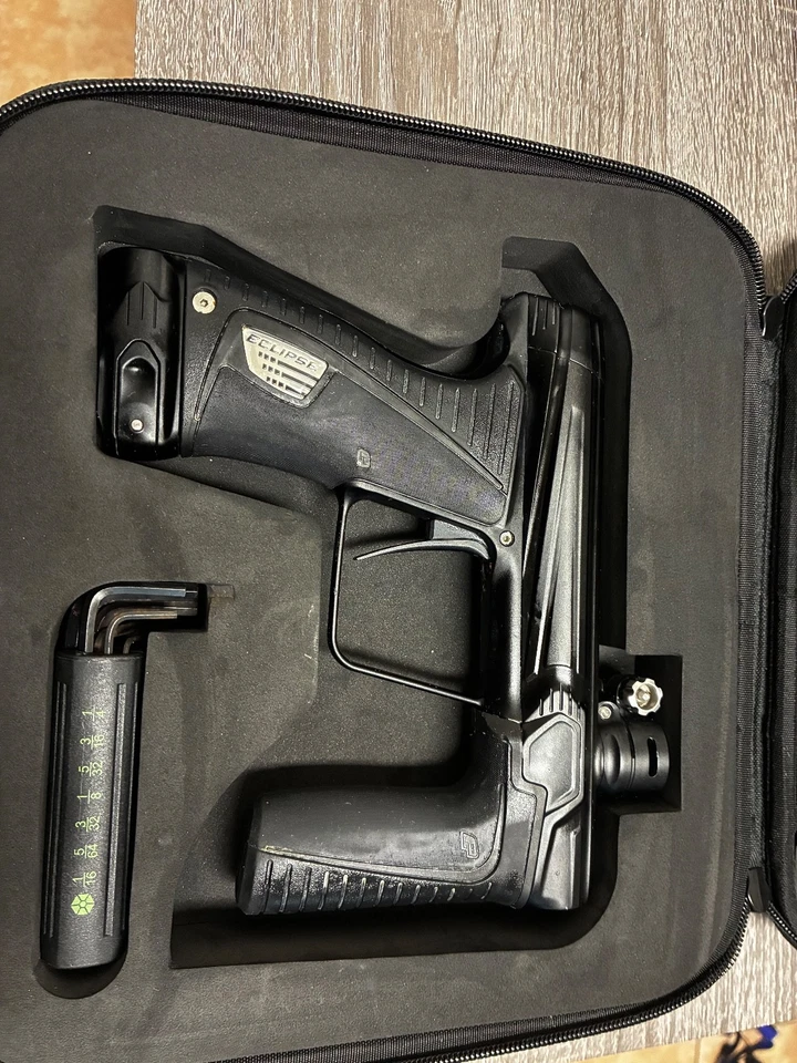 Marcador de paintball Black Planet Eclipse 180R con estuche y tanque HPA ligero Foto 1 de 4