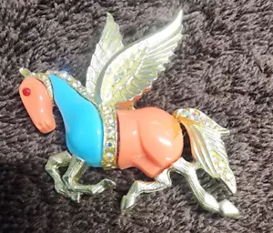 Rare Vintage 1960's Hattie Carnegie Jeweled Pegasus Horse Brooch Turquoise Coral - Picture 1 of 4