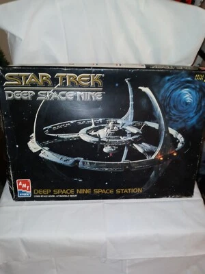 1994 AMT ERTL New Model Kit Deep Space 9 Star Trek Station - Image 1 of 4