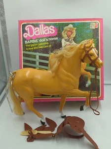 Cavallo bambola ufficiale Mattel 1980 DALLAS BARBIE con scatola sella senza istruzioni - Foto 1 di 6