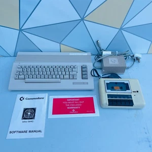 Commodore 64 C64 Personal Computer w/ Computer Cassette Data Unit & Power Supply - Afbeelding 1 van 17