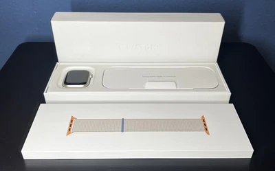 Apple Watch Series 9 41mm Aluminiumgehäuse mit Armband - Starlight Sport Loop - Bild 1 von 3
