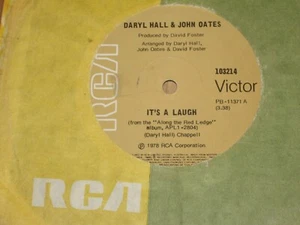 HALL & OATES *OZ 7" 45 ' IT'S A LAUGH ' 1978 VGC+ - Picture 1 of 2