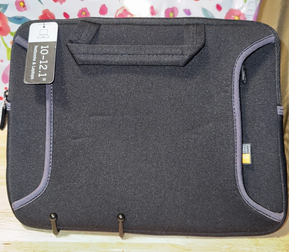 Case Logic LAPS-111 10-12.1" Netbook Sleeve, Black New With Tags - Image 1 of 4
