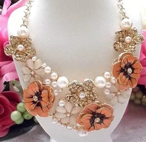 BEAUTIFUL BETSEY JOHNSON CRYSTAL PEARL & ENAMEL PEACH BLOSSOM FLORAL NECKLACE - Picture 1 of 10