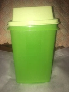 TUPPERWARE LARGE GREEN Pick A Deli Pickle Keeper Container Green Seal Lift Drain - Picture 1 of 12