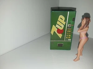 7-UP Pop Machine 1:24 & 1:25 Scale Diorama Accessory Items - Picture 1 of 3