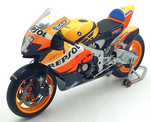 1/18 MOTO GP 2021 REPSOL HONDA RC213V - Miniaturas colecionáveis