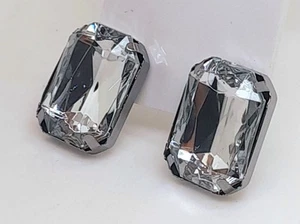 E567 light weight clear rectangle shape faux glass stud post fashion earrings - Picture 1 of 4