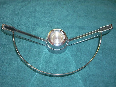 Anillo de bocina y tapa del volante Chrysler. 300, Imperial,New-yorker. 1966-1967. Foto 1 de 4