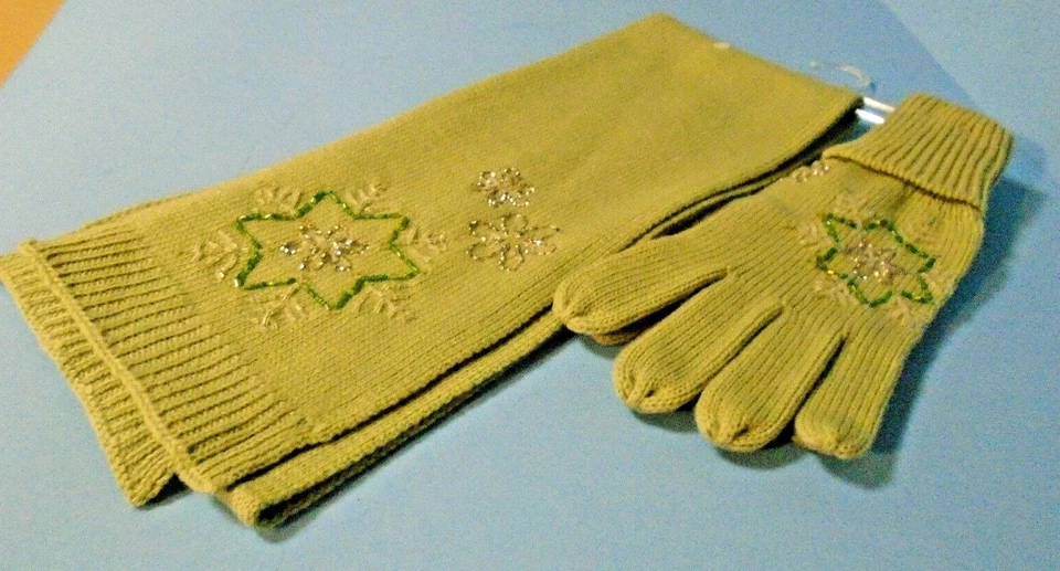 Conjunto de bufanda y guantes de Navidad con cuentas copo de nieve verde lima Liz Claiborne Foto 1 de 4