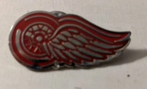 DETROIT RED WINGS - TEAM LOGO - LAPEL/HAT PIN - BRAND NEW HOCKEY NHL-PN-001-23 - Picture 1 of 2
