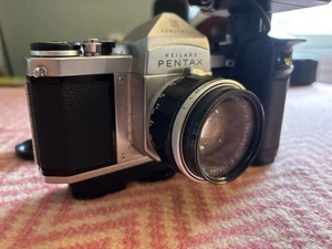 VTG Pentax H2 Camera F.2 *Mint* Working W/Sunpack Flash Retro  Film Japanese - Picture 1 of 8