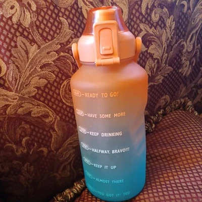 Marcador de tiempo motivacional de botella de agua 2000 ml medio galón 64 OZ + pajita gratis Foto 1 de 4