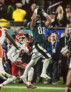 Dallas GOEDERT Signed 8x10 Photo! Philadelphia EAGLES TIGHT END! All Star! W/COA - Picture 1 of 2