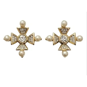 Pendientes con clip cruzado maltés perla imitación en tono dorado trifari, M1003 - Imagen 1 de 9