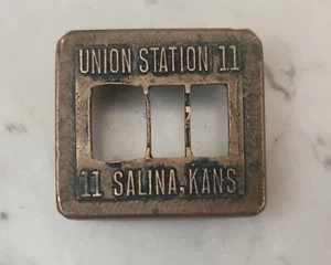 De colección Railroad RR Railway Union Station 11 Salina KS Validador Ticket Dater Die - Imagen 1 de 11