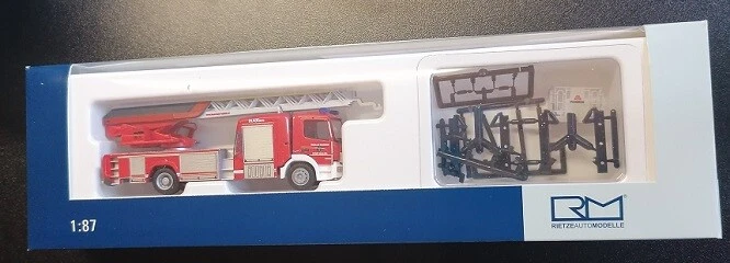 Rietze 71661 - 1/87 Magirus Dlk Atego ´19 Fw Hallein (At ) - Nuovo - Immagine 1 di 1