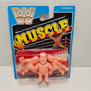 M.U.S.C.L.E. Paquete de 3 figuras de lucha libre profesional WWF WWE NUEVAS/SIN USAR, EN CAJA *Tarjeta/Burbuja Dings - Imagen 1 de 5