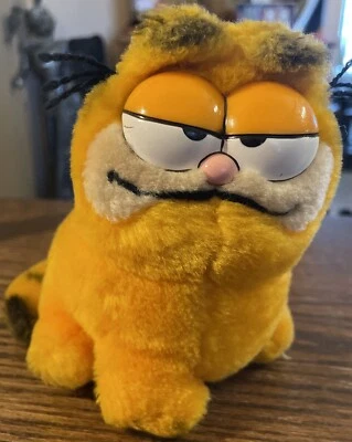 Vintage 1981 Dakin Garfield 5" Figure Stuffed Animal Sitting Cat Plush Used - Image 1 of 4