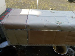 Schöne Vintage Tischdecke mit Klöppelspitze 140x122 cm + ein Überhandtuch - Bild 1 von 7
