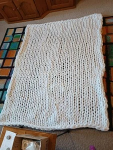 Large White Cosy Knitted Blanket 160 x 120 cm. - Picture 1 of 3