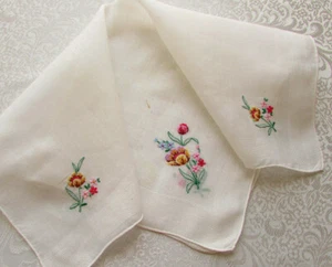 Vintage Off White Hankie Petit Point Embroidered Multi-color Flowers 4 Corners - Picture 1 of 6