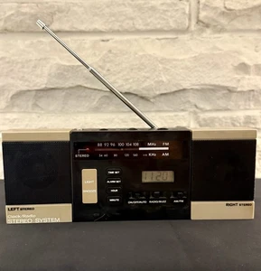 Vintage AM/FM Radiowecker Stereoanlage mit einem abnehmbaren Lautsprecher - Modell # US-2 - Bild 1 von 9