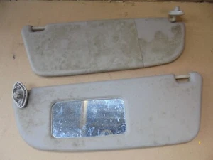 VAUXHALL CORSA B 1993-2000 PAR DE PARASOLES GRISES CON 1 ESPEJO - Imagen 1 de 2