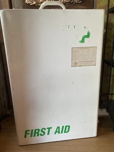 Kit de primeros auxilios gabinete de metal caja de pared recinto Zee Medical 22" X 15" - Imagen 1 de 8
