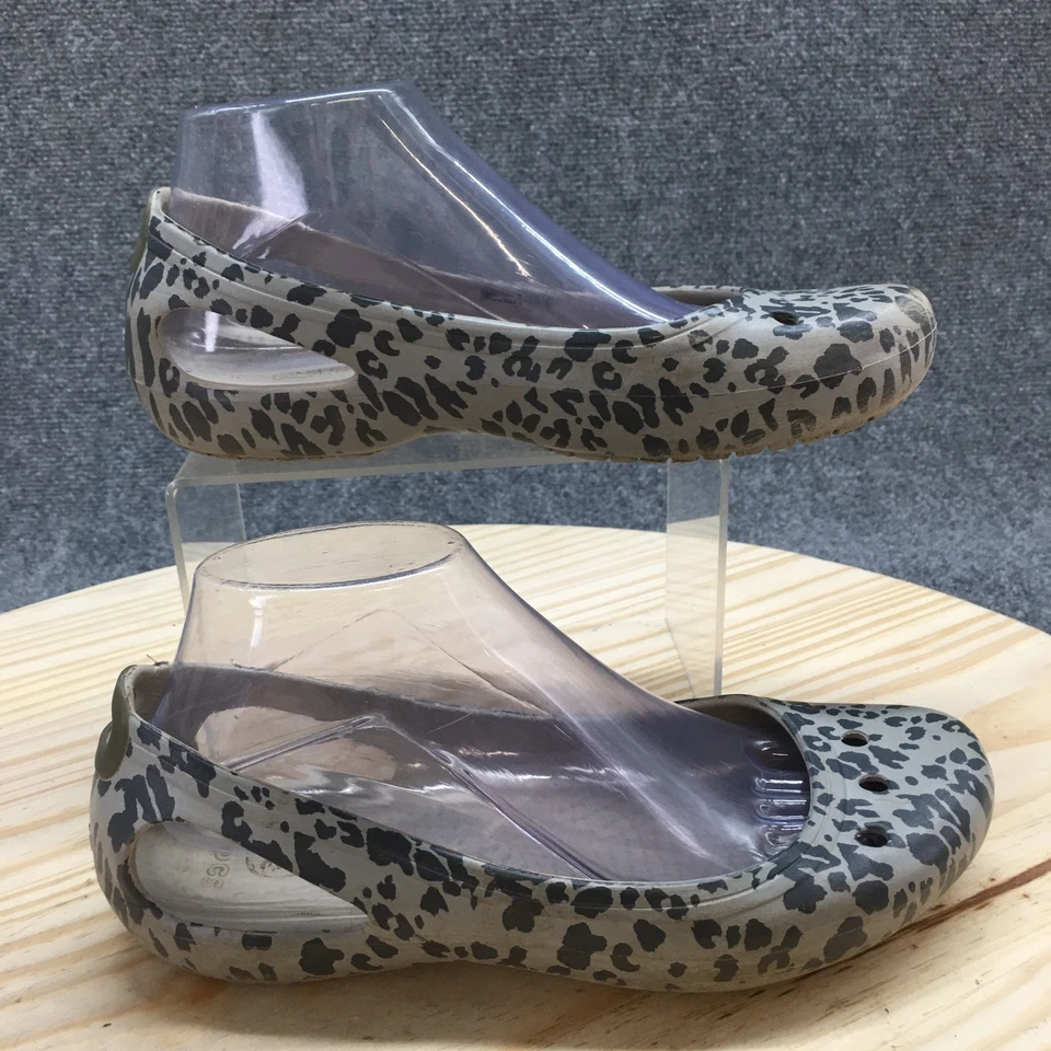 Босоножки Crocs женские 8 Kadee балетки серые резиновые повседневные с анималистическим принтом 203105 - Изображение 1 из 4