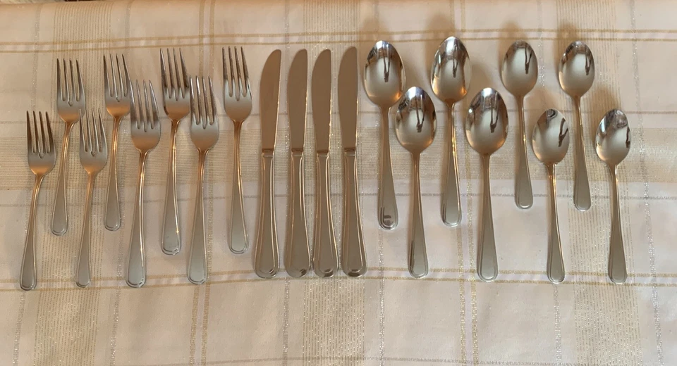 MARINA Lagostina Flatware 4 - 5 Piece Setting 18/10 Stainless Steel Cutlery - Bild 1 von 1