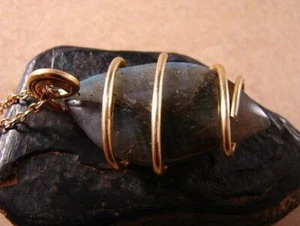 NORTHERN LIGHTS LABRADORITE CRYSTAL PENDANT MERLIN'S GOLD BRONZE 22 - Picture 1 of 3