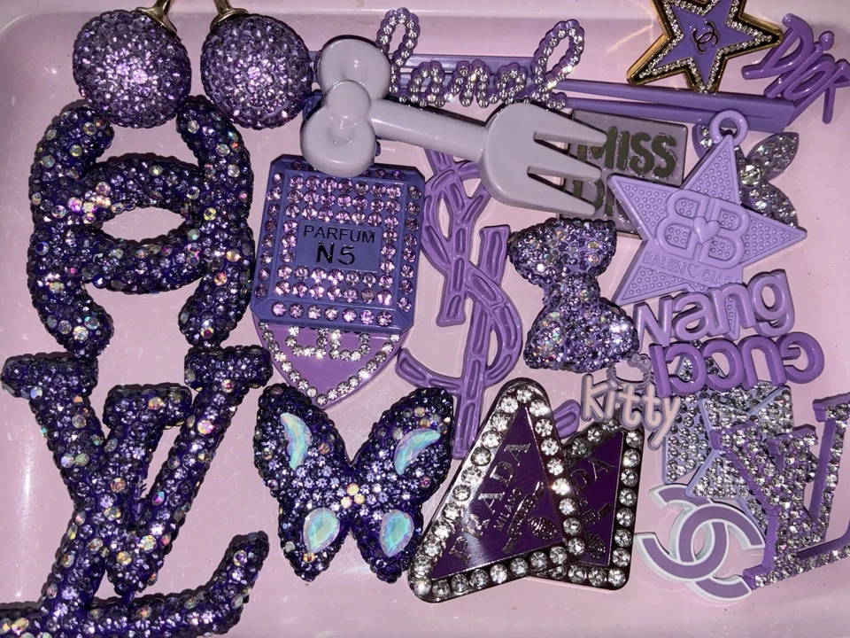 Dijes chatarra mezcla púrpura 25 piezas hágalo usted mismo estuche basura. Foto 1 de 1