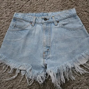 VINTAGE URBAN RENEWAL LEVI'S CHEEKY Cut Off Denim Shorts S 24 ORANGE TAB - Picture 1 of 2