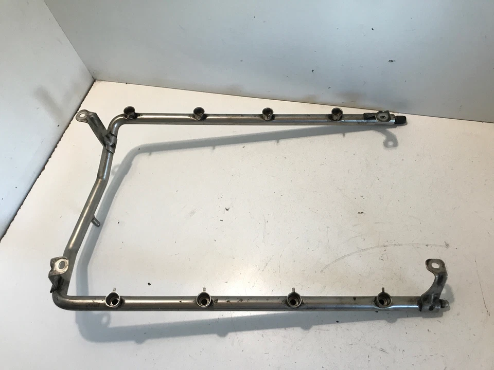 Porsche Cayenne Fuel Rail Genuine 4.5 V8 2005 - image 1 of 4