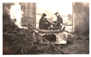 AT BURNED FACTORY,WISCONSIN DELLS, 1920er. Vintage 4,2" x 2,5" FOTO/7 - Bild 1 von 2