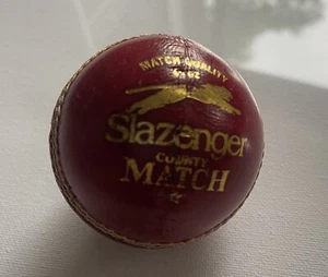 Slazenger 4,75 Unzen Match Qualität County Cricket Ball - Brandneu - Kostenloser Versand  - Bild 1 von 3