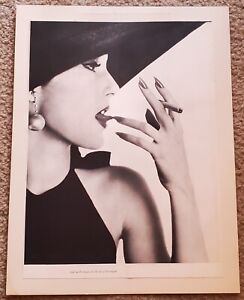 Planche de niche vintage Conde Irving Penn fille avec tabac sur la langue Mary Jane Russell
