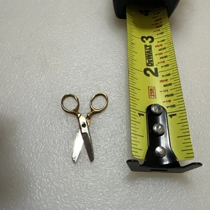 Miniatur Arbeitsschere aus Metall, 1 1/2" Größe, scharf, Puppenhaus, Sammlerstück - Bild 1 von 5